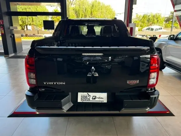 Mitsubishi TRITON 2.4 BITURBO DIESEL CD KATANA 4X4 AUTOMÁTICO