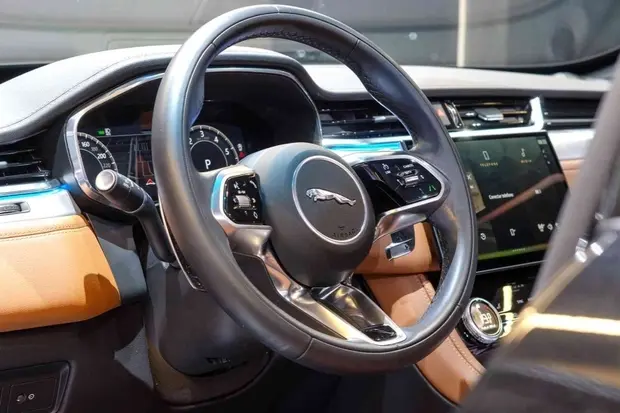 Jaguar F-PACE 2.0 P400e PHEV R-DYNAMIC SE AWD AUTOMÁTICO