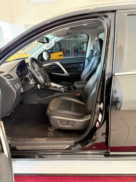 Mitsubishi PAJERO SPORT HPE 2.4 4x4 Diesel Aut. PAJERO SPORT HPE 2.4 4x4 Diesel Aut.