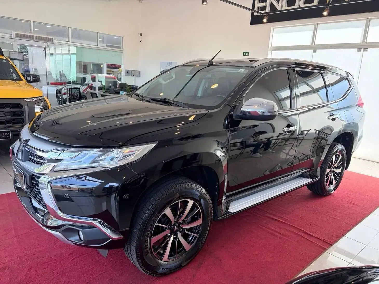 galeria PAJERO SPORT HPE 2.4 4x4 Diesel Aut.