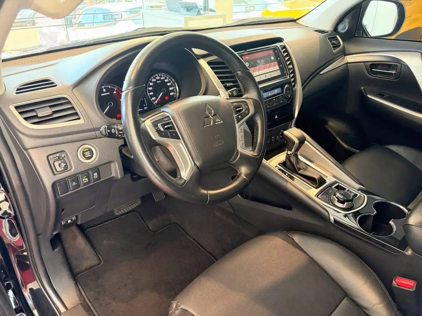 galeria PAJERO SPORT HPE 2.4 4x4 Diesel Aut.