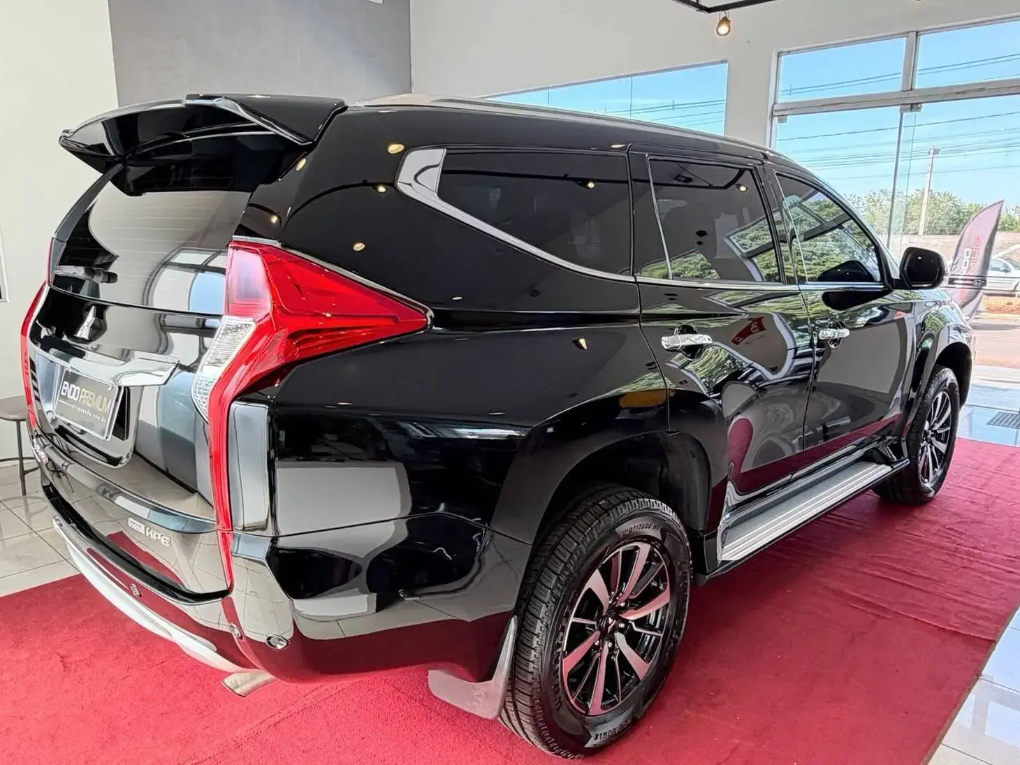 galeria PAJERO SPORT HPE 2.4 4x4 Diesel Aut.