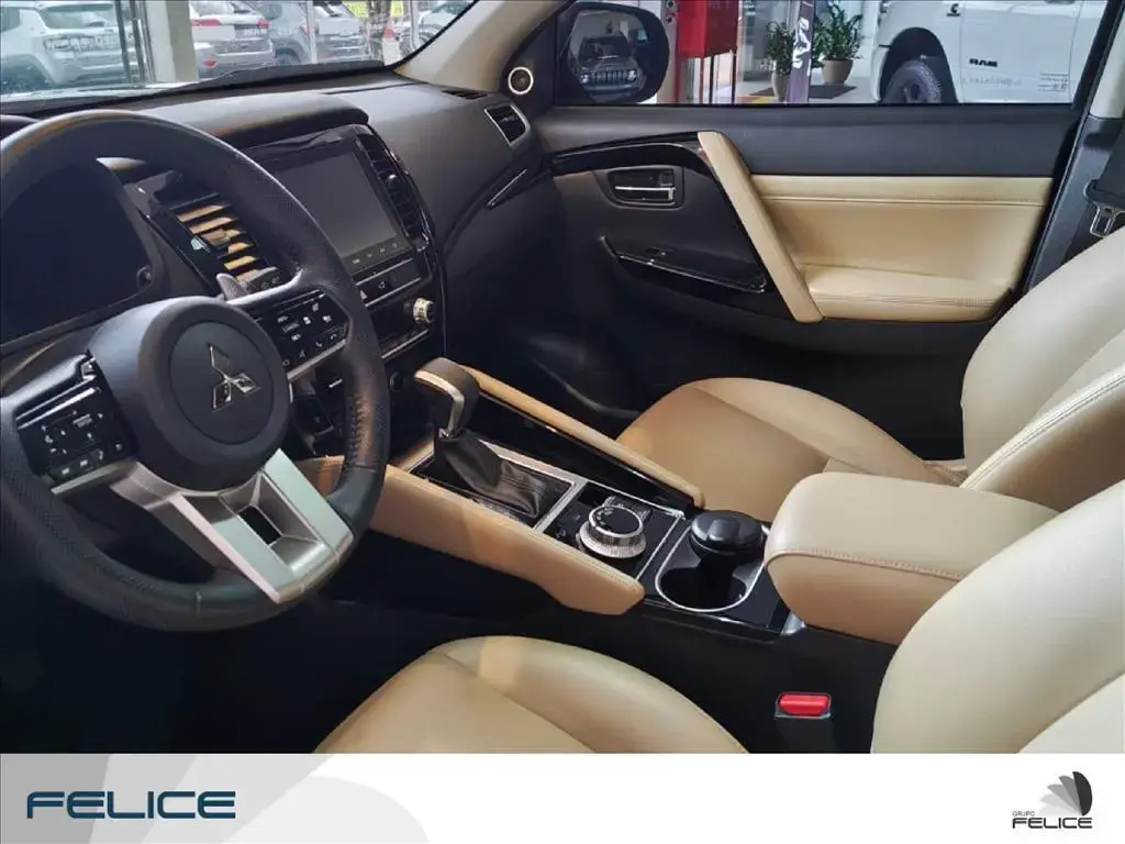 galeria PAJERO SPORT