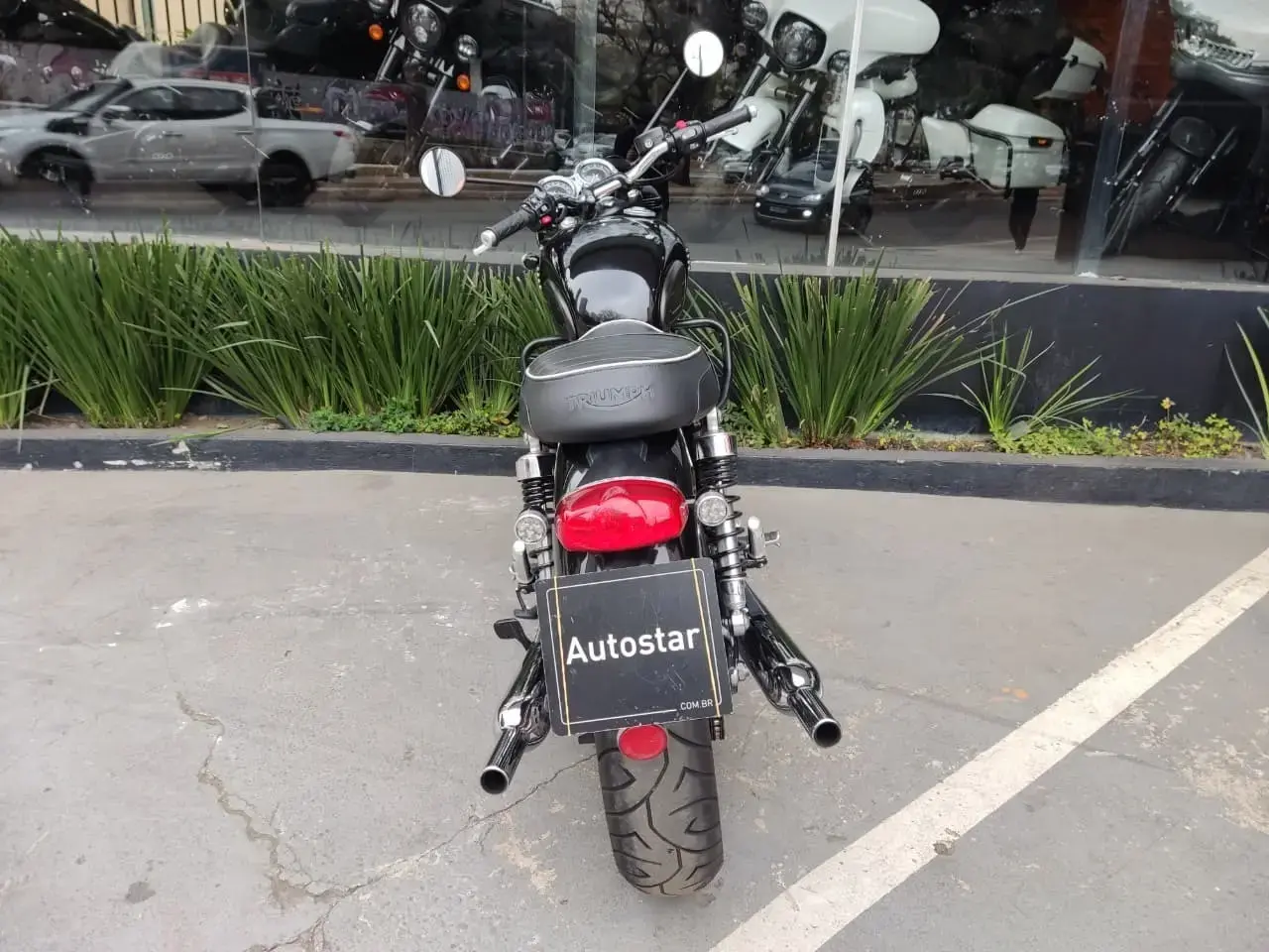galeria Bonneville T120