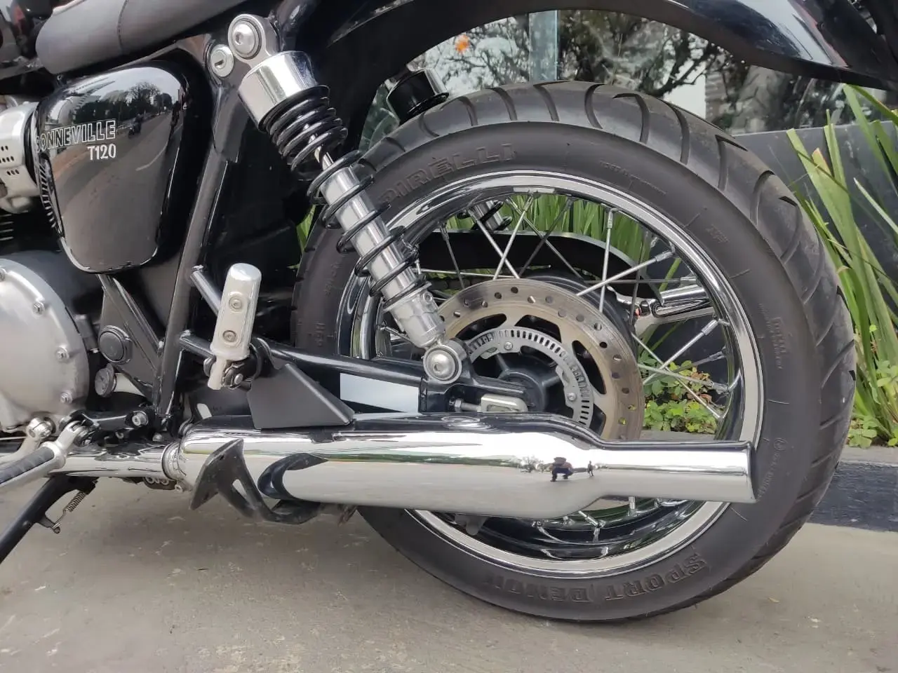 galeria Bonneville T120