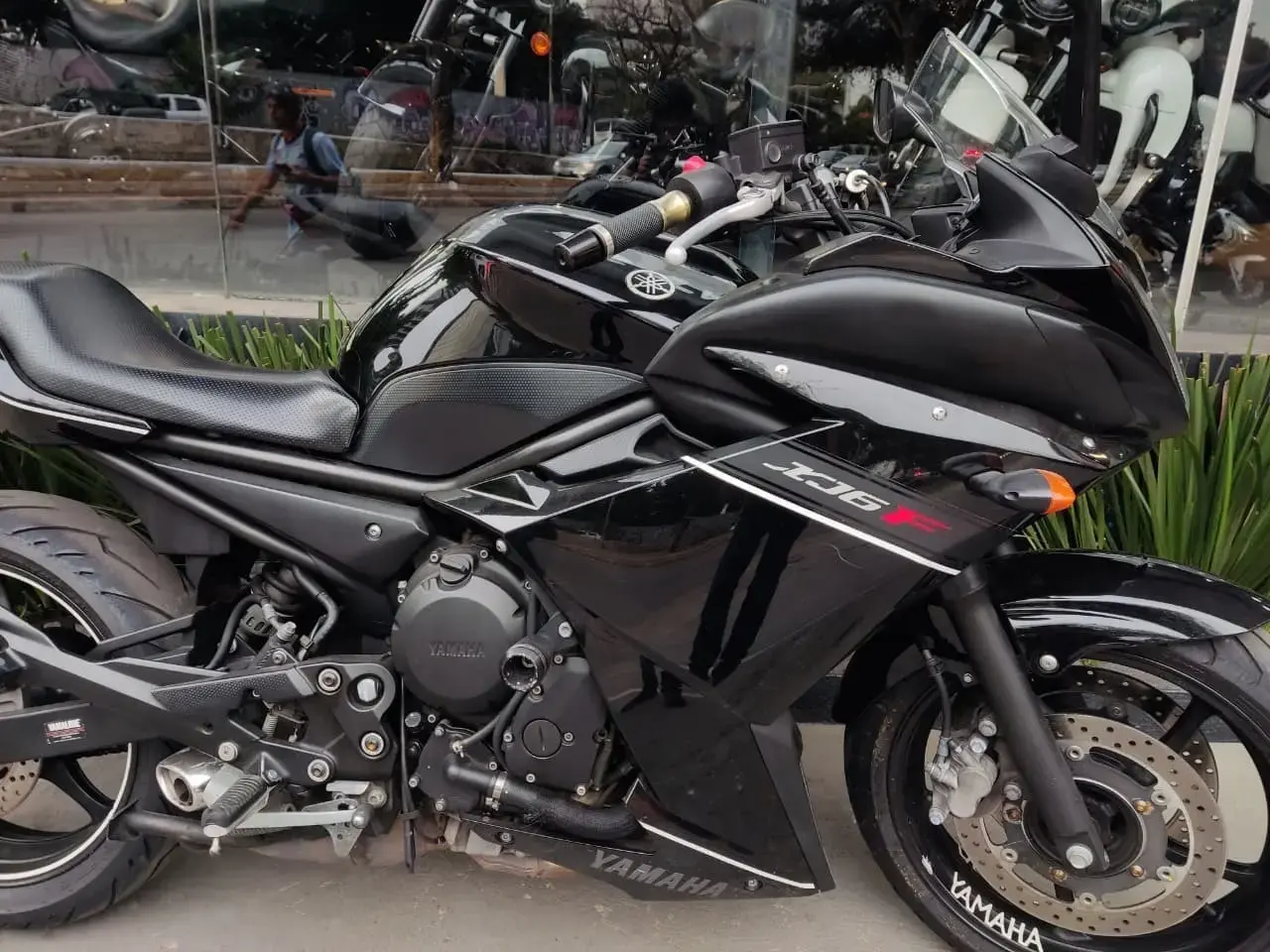 galeria Xj6 F