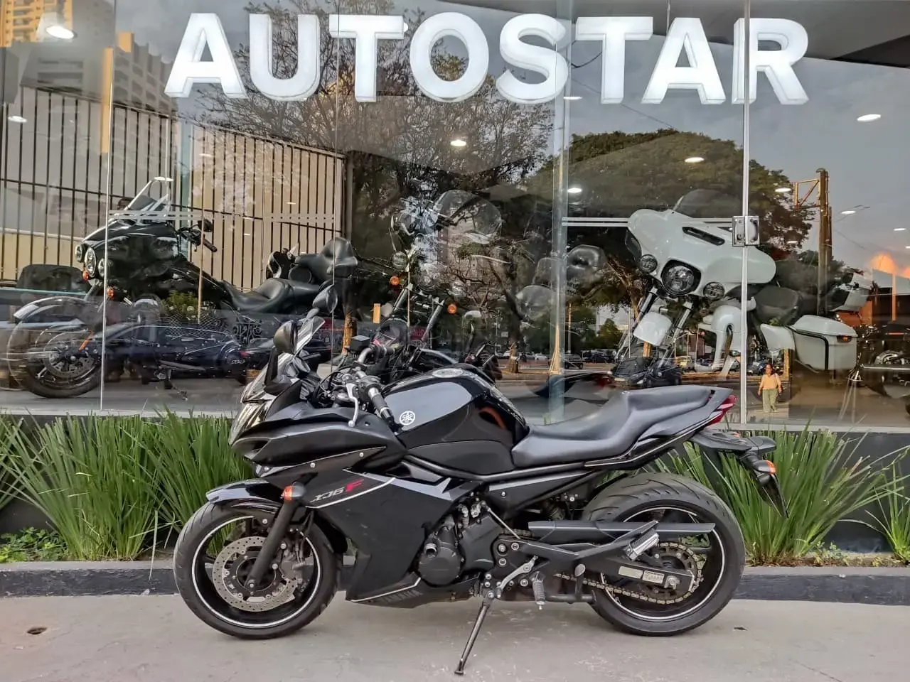 galeria Xj6 F