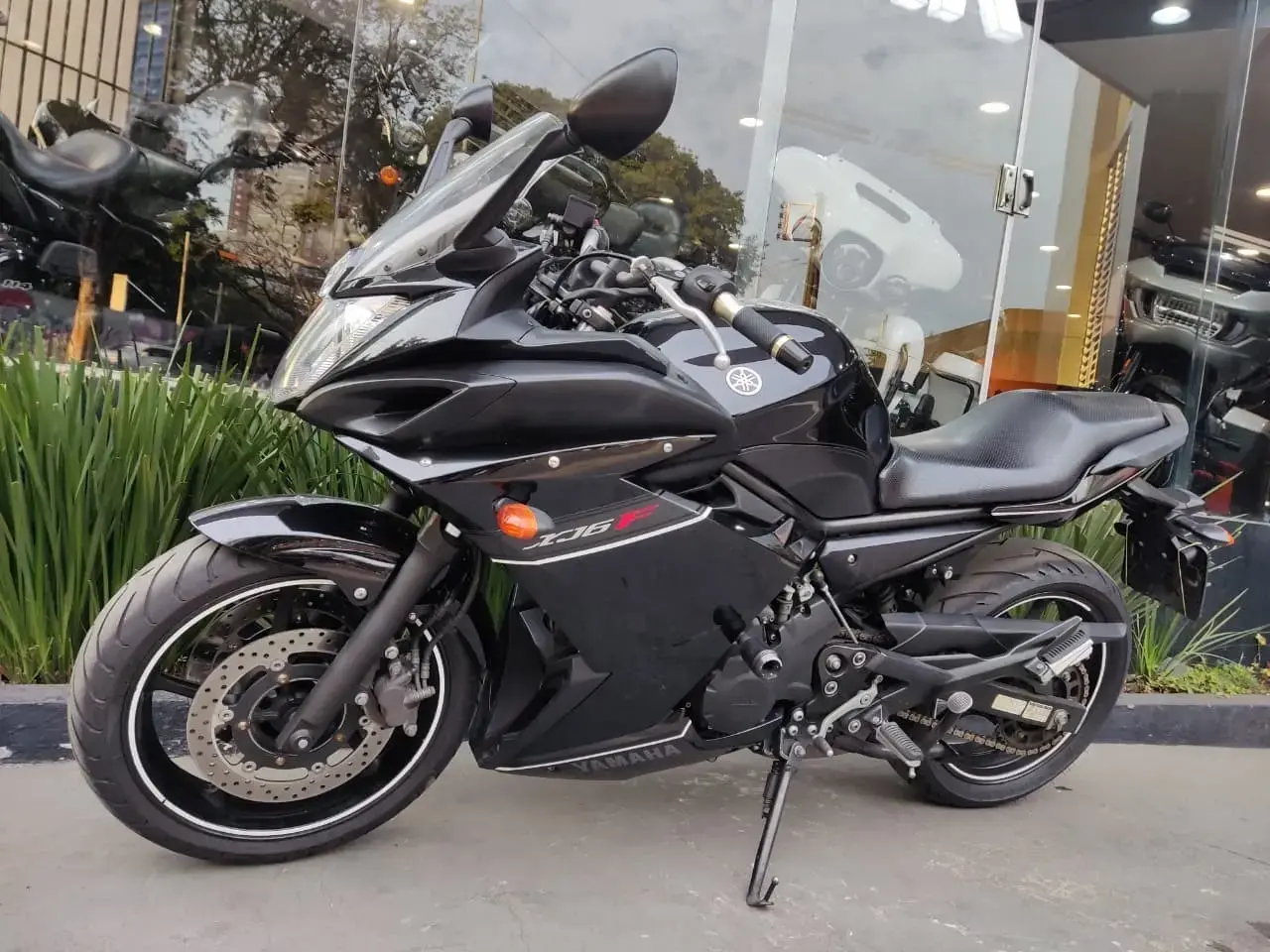 galeria Xj6 F