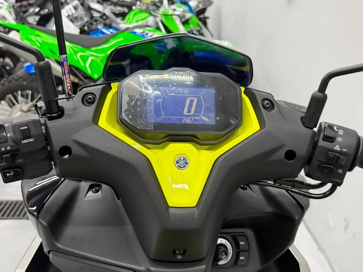galeria AEROX CONNECTED ABS