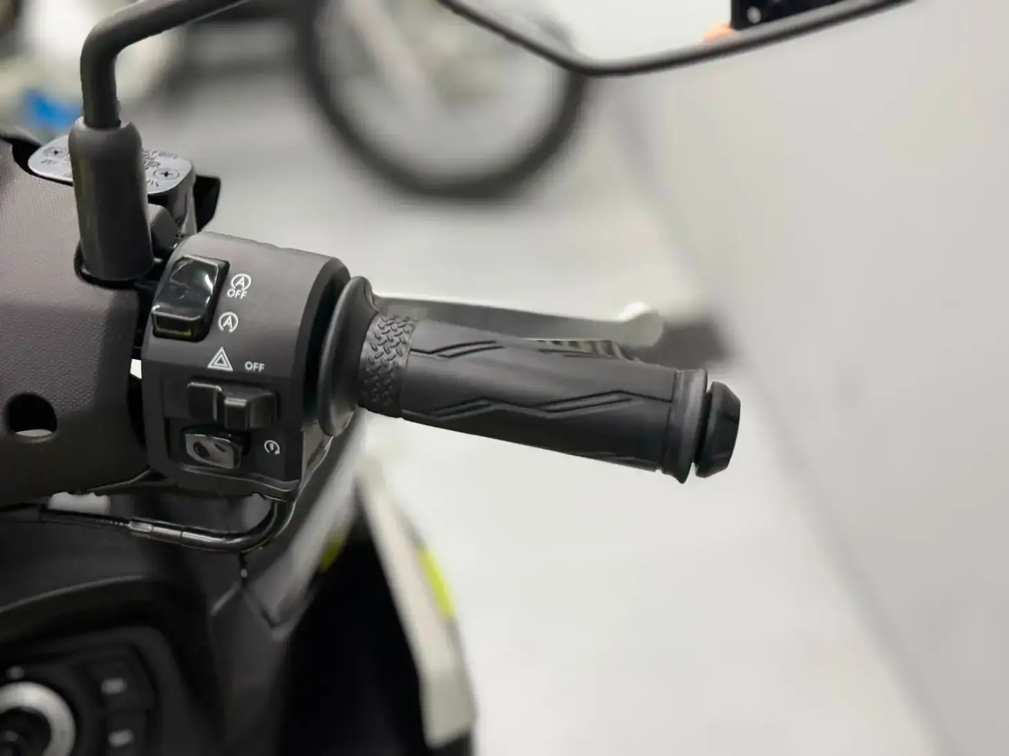 galeria AEROX CONNECTED ABS