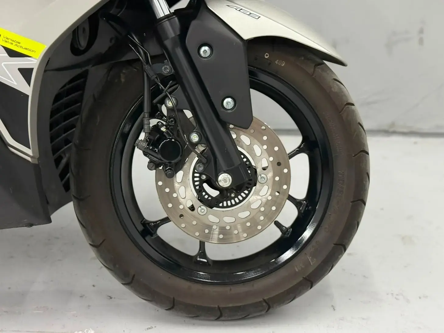 galeria AEROX CONNECTED ABS
