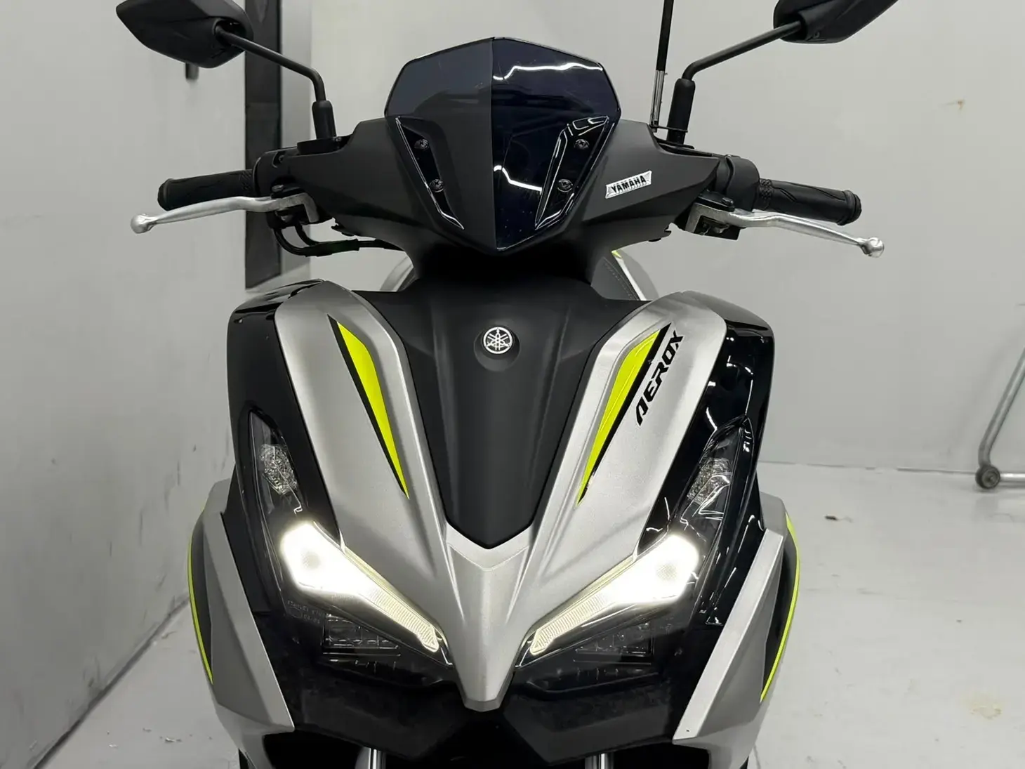 galeria AEROX CONNECTED ABS