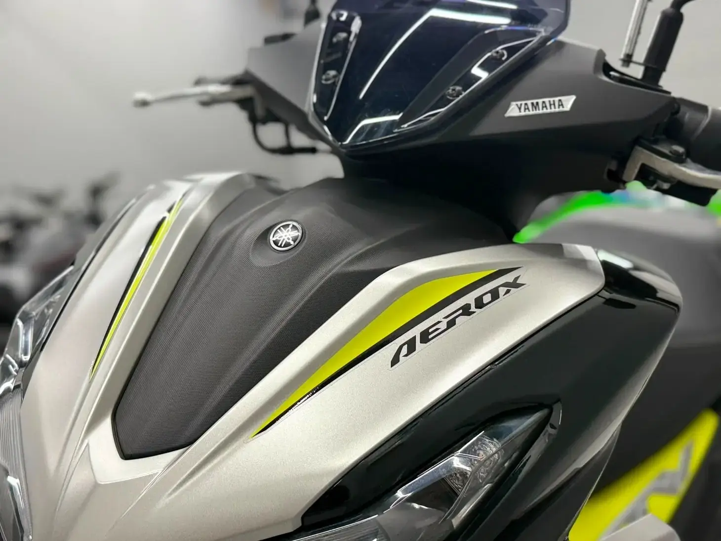 galeria AEROX CONNECTED ABS