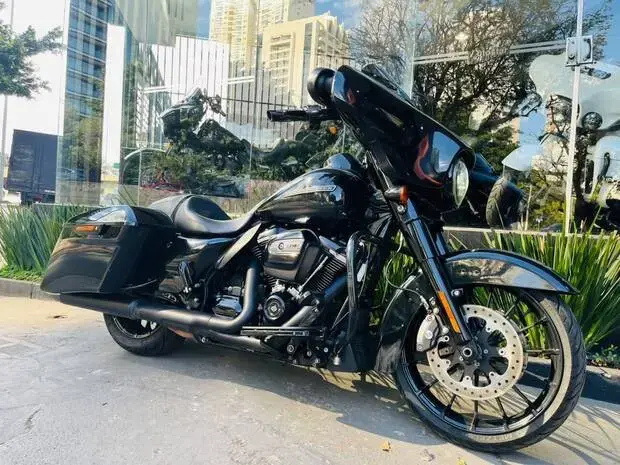 Harley Davidson Street Glide SPECIAL FLHXS