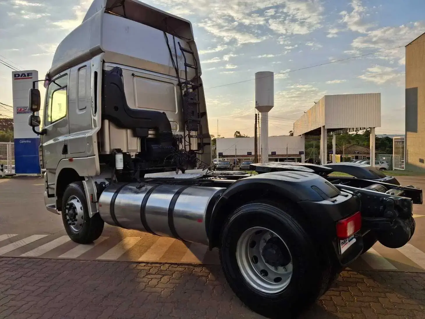 galeria DAF CF85 FT 410A 2016/2016 4x2