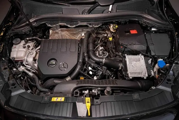 Mercedes Benz GLA 200 1.3 MHEV AMG LINE 7G-DCT