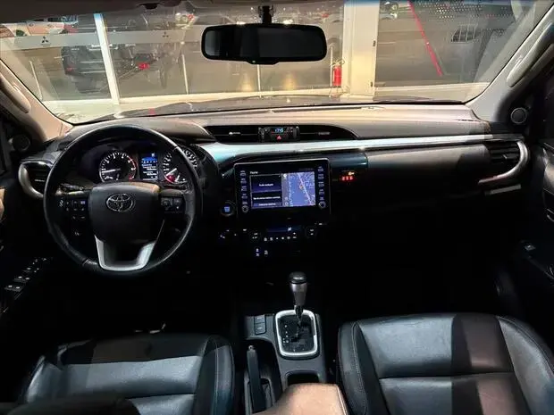 Toyota HILUX 2.8 D-4D TURBO DIESEL CD SRV 4X4 AUTOMÁTICO