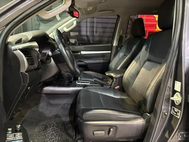 Toyota HILUX 2.8 D-4D TURBO DIESEL CD SRV 4X4 AUTOMÁTICO