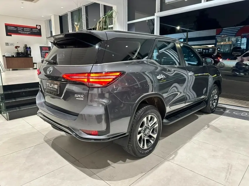galeria HILUX SW4