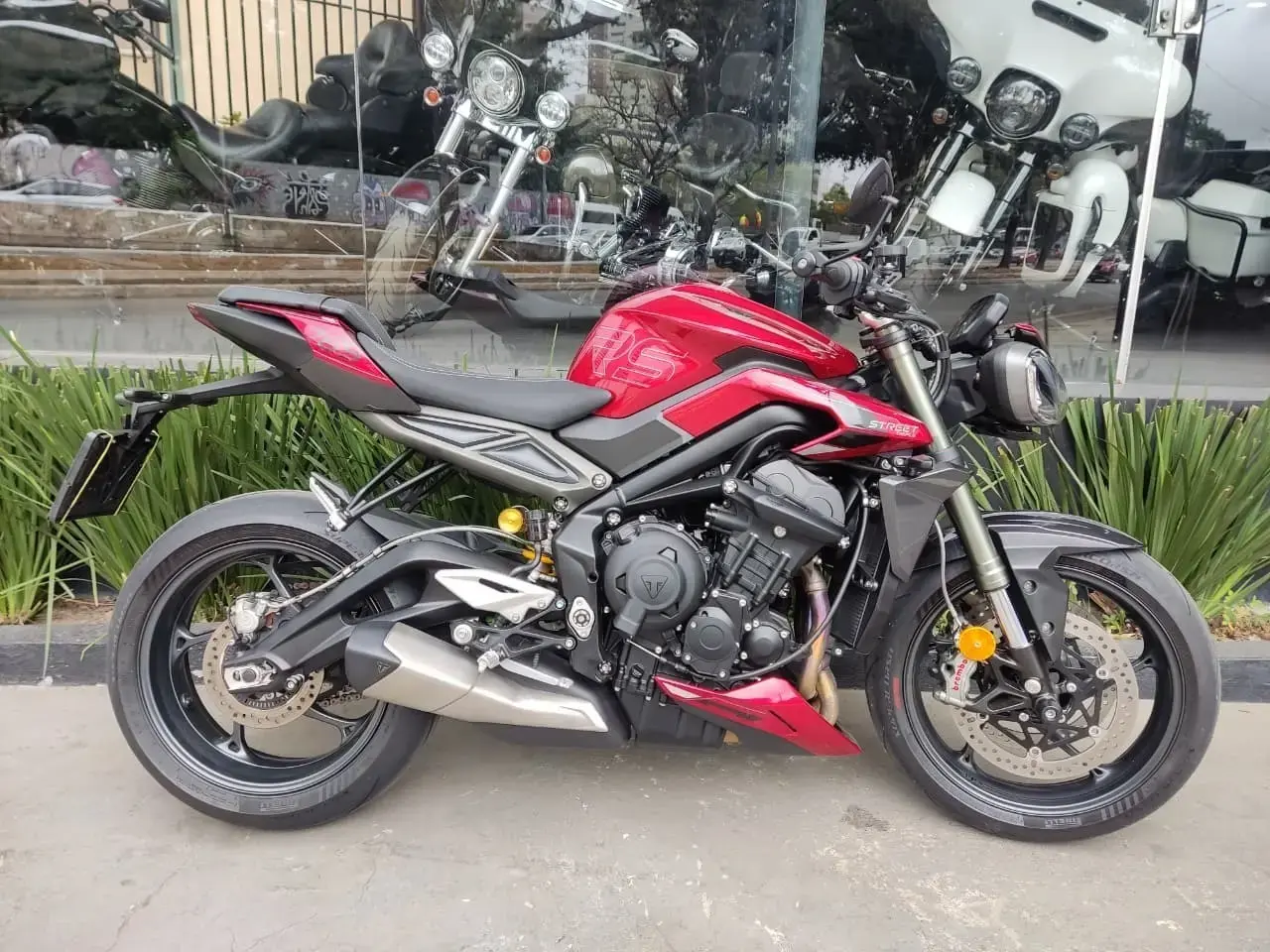 galeria Street Triple 765