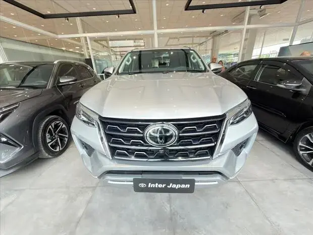 Toyota HILUX SW4 2.8 D-4D TURBO DIESEL SRX 7L 4X4 AUTOMÁTICO