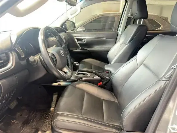 Toyota HILUX SW4 2.8 D-4D TURBO DIESEL SRX 7L 4X4 AUTOMÁTICO