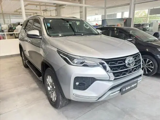 Toyota HILUX SW4 2.8 D-4D TURBO DIESEL SRX 4X4 AUTOMÁTICO