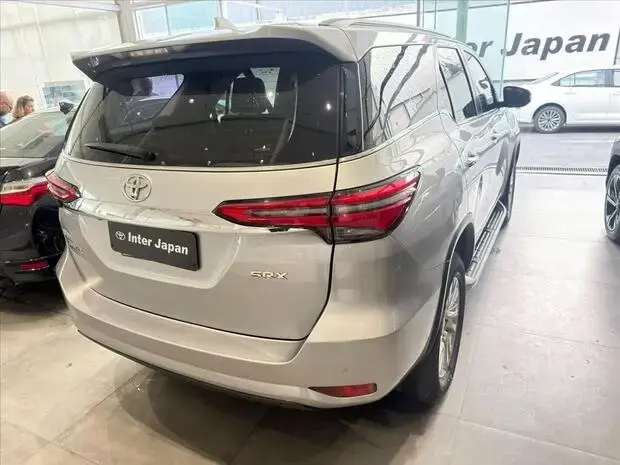 Toyota HILUX SW4 2.8 D-4D TURBO DIESEL SRX 4X4 AUTOMÁTICO