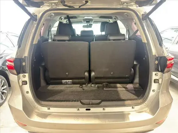 Toyota HILUX SW4 2.8 D-4D TURBO DIESEL SRX 4X4 AUTOMÁTICO