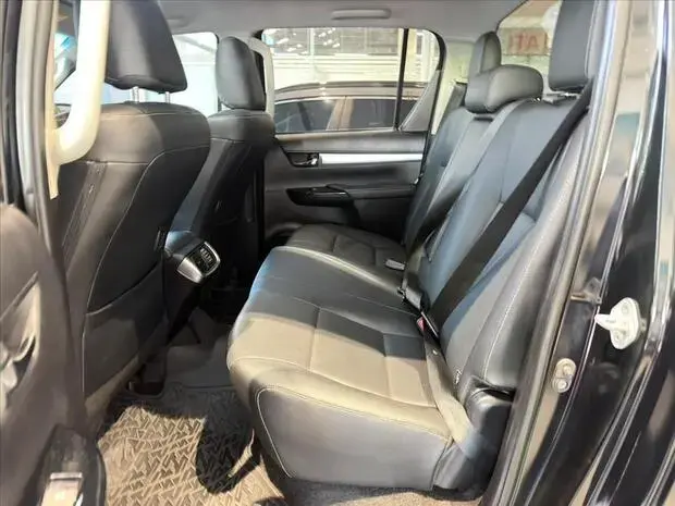 Toyota HILUX 2.8 D-4D TURBO DIESEL CD SRX 4X4 AUTOMÁTICO