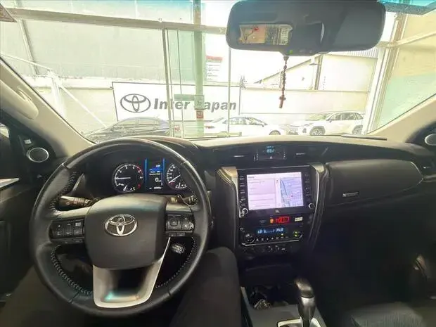 Toyota HILUX SW4 2.8 D-4D TURBO DIESEL SRX 4X4 AUTOMÁTICO