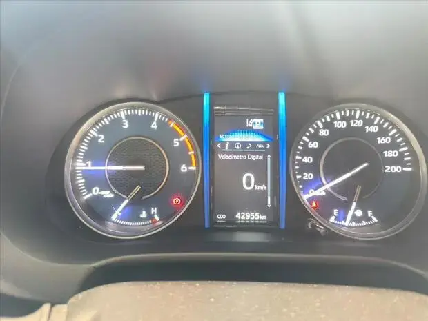 Toyota HILUX SW4 2.8 D-4D TURBO DIESEL SRX 4X4 AUTOMÁTICO