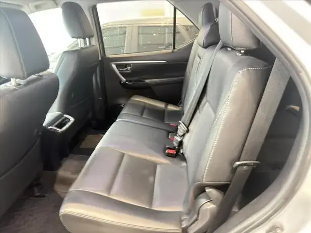 Toyota HILUX SW4 2.8 D-4D TURBO DIESEL SRX 4X4 AUTOMÁTICO