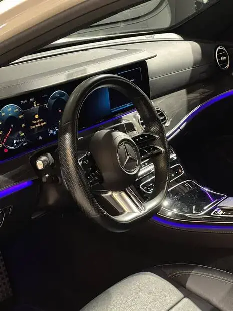 Mercedes Benz E 300 AMG Line 2.0 TB 258cv Aut.