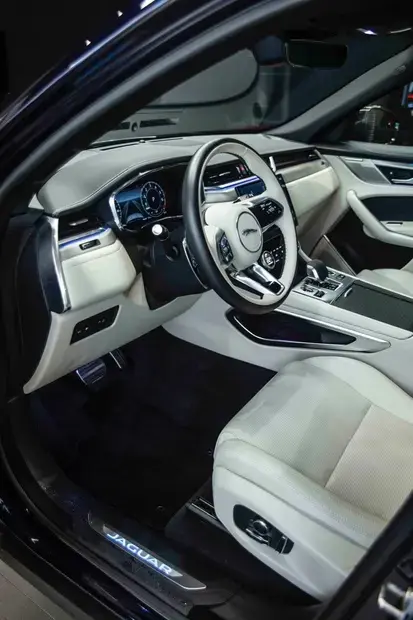 Jaguar F-Pace 2.0 R-Dynamic SE 404cv (Híbrido)