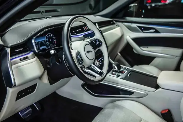 Jaguar F-Pace 2.0 R-Dynamic SE 404cv (Híbrido)