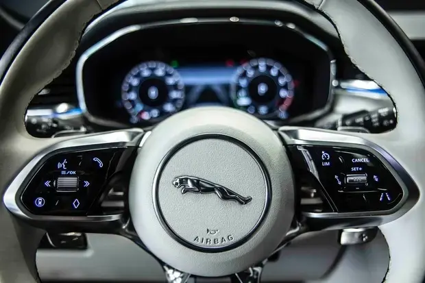 Jaguar F-Pace 2.0 R-Dynamic SE 404cv (Híbrido)