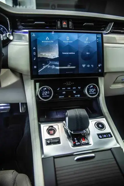 Jaguar F-Pace 2.0 R-Dynamic SE 404cv (Híbrido)