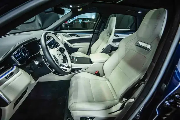 Jaguar F-Pace 2.0 R-Dynamic SE 404cv (Híbrido)