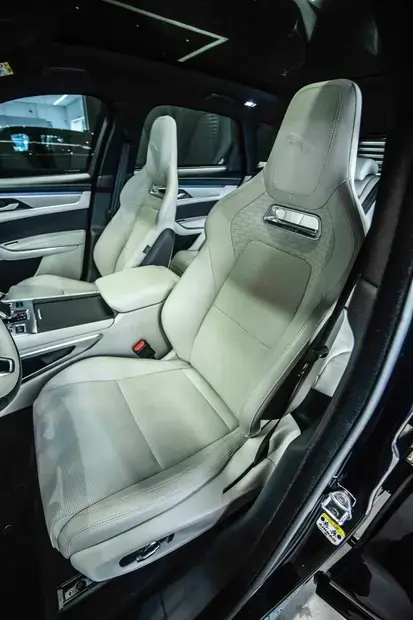 Jaguar F-Pace 2.0 R-Dynamic SE 404cv (Híbrido)