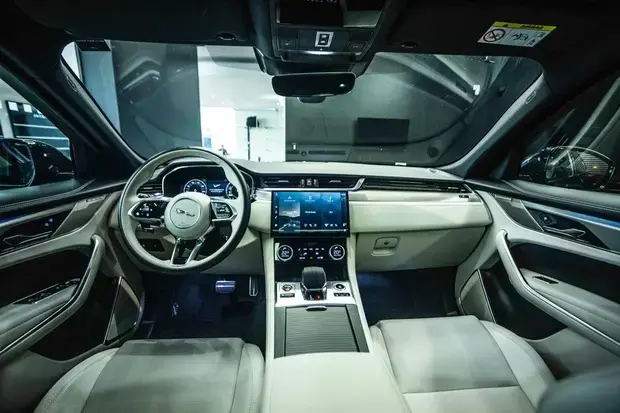 Jaguar F-Pace 2.0 R-Dynamic SE 404cv (Híbrido)