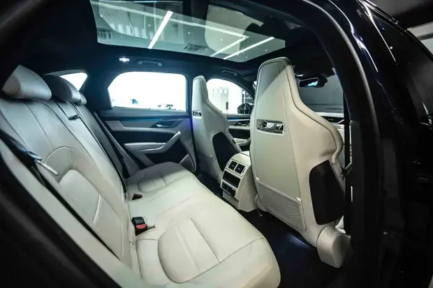 Jaguar F-Pace 2.0 R-Dynamic SE 404cv (Híbrido)