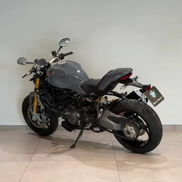 Ducati Monster 1200 S