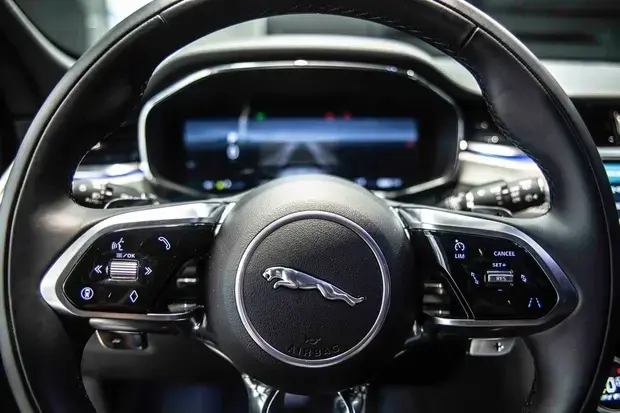 Jaguar F-Pace 2.0 R-Dynamic SE 404cv (Híbrido)