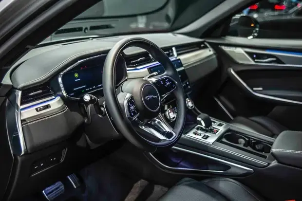 Jaguar F-Pace 2.0 R-Dynamic SE 404cv (Híbrido)