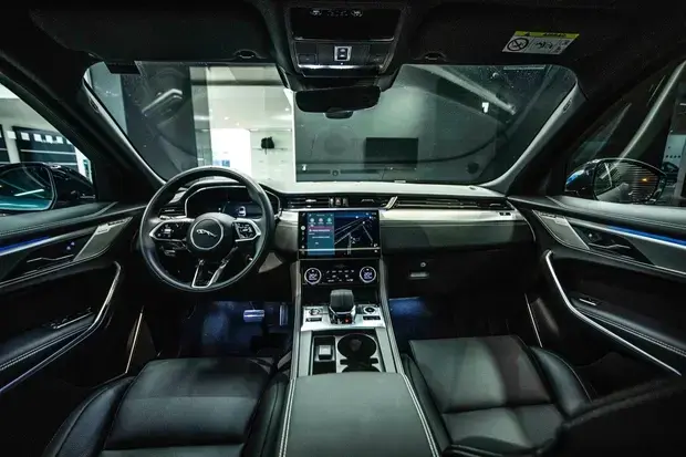 Jaguar F-Pace 2.0 R-Dynamic SE 404cv (Híbrido)