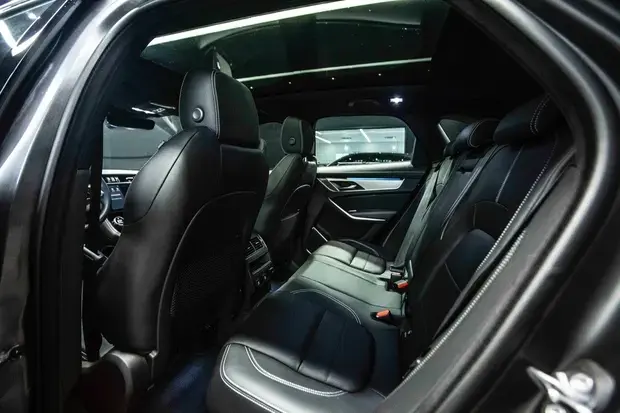 Jaguar F-Pace 2.0 R-Dynamic SE 404cv (Híbrido)