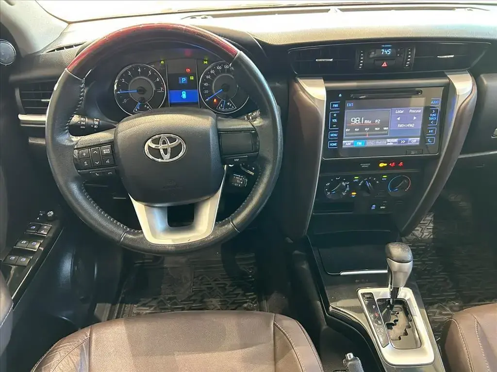 galeria HILUX SW4