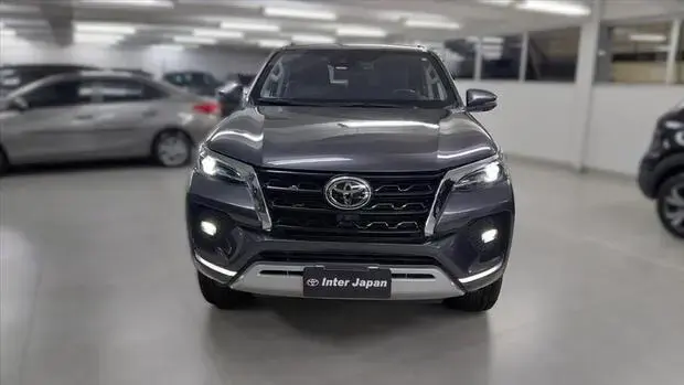 Toyota HILUX SW4 2.8 D-4D TURBO DIESEL SRX 7L 4X4 AUTOMÁTICO