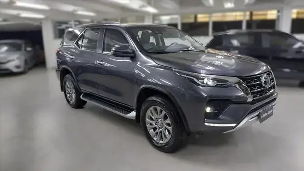 Toyota HILUX SW4 2.8 D-4D TURBO DIESEL SRX 7L 4X4 AUTOMÁTICO